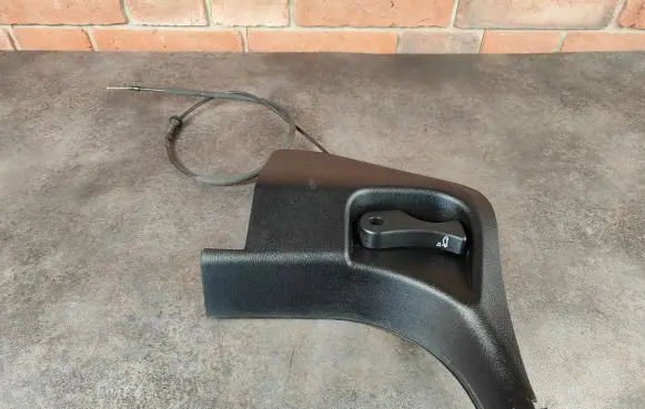 BMW X2 F39 Engine bonnet (hood) release handle 7492597