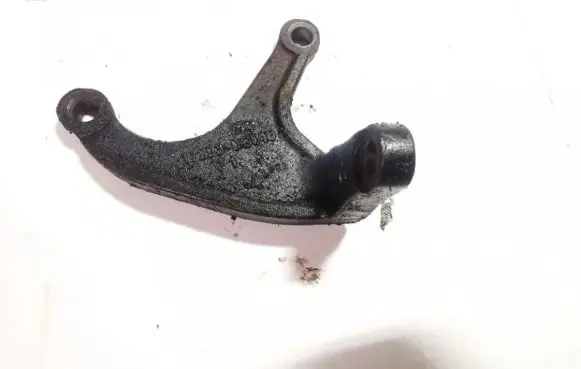 Toyota Avensis T250 Engine mounting bracket
