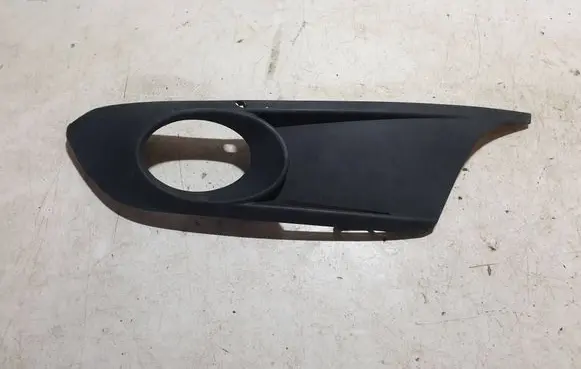 Volkswagen Jetta VI Front fog light trim/grill 5C6853665A