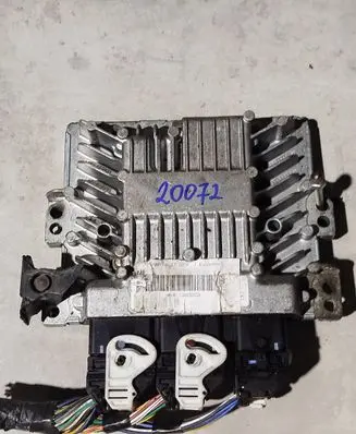 Ford Kuga I Engine control unit/module 8V4112A650CA