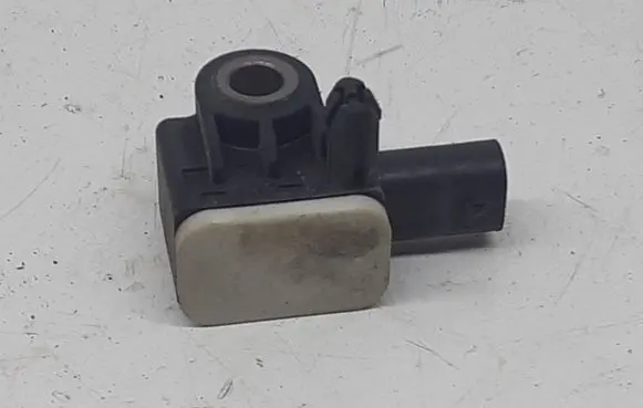 Mercedes-Benz B W246 W242 Airbag deployment crash/impact sensor A16682101151