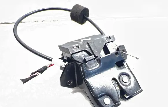 Mercedes-Benz CLS C219 Loading door lock A1717500085