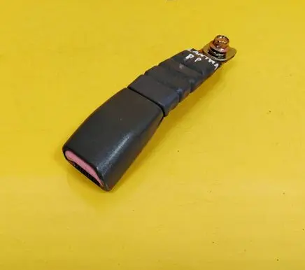 Hyundai Lantra I Front seatbelt buckle 