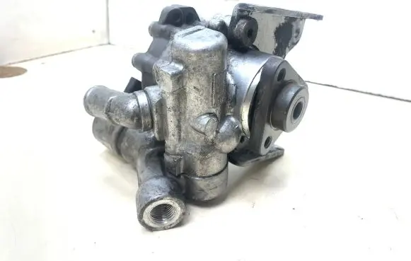 BMW 5 E60 E61 Power steering pump 6766191 1697974107