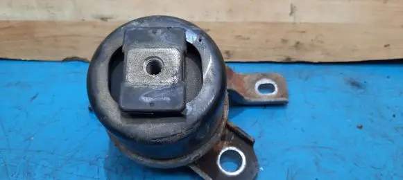 Volvo V60 Engine mounting bracket