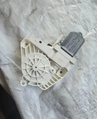 Audi A6 C7 Rear door window regulator motor 942887100