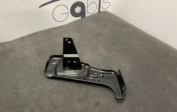 Fender mounting bracket