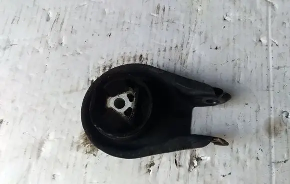 Mazda 3 I Engine mount bracket