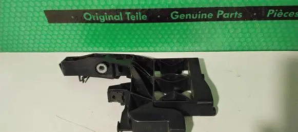 Audi A7 S7 4G Headlight/headlamp mounting bracket 4G8805607