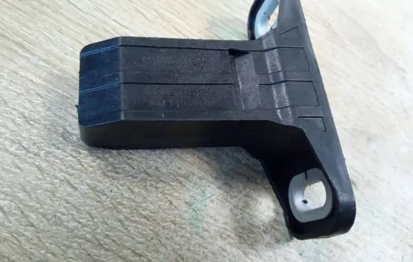 Front bumper mounting bracket