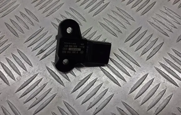 Audi A6 S6 C6 4F Air pressure sensor 03C906051