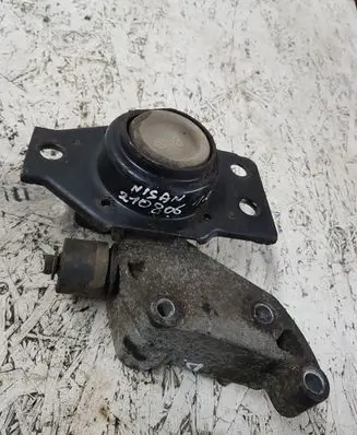 Nissan Qashqai Engine mount bracket