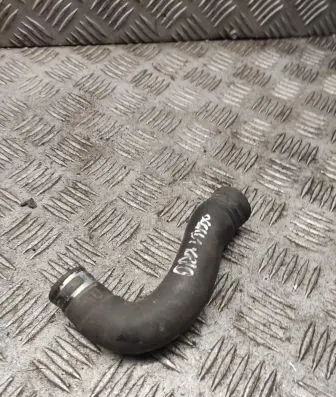 Opel Vivaro Air intake hose/pipe
