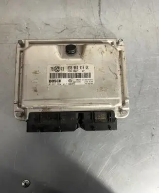 Volkswagen PASSAT B5.5 Engine control unit/module 038906019GK 28SA5457