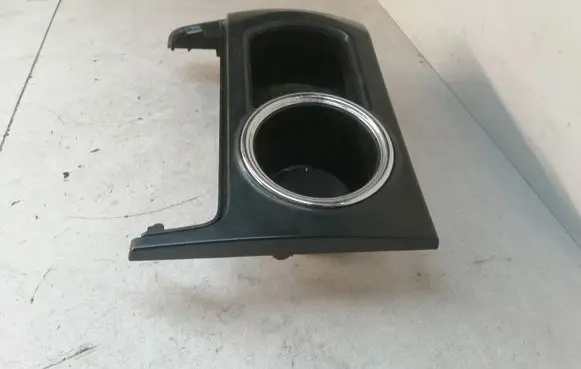 Cup holder front