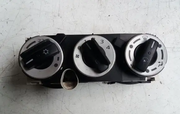 Mitsubishi Colt Interior fan control switch 826669668304