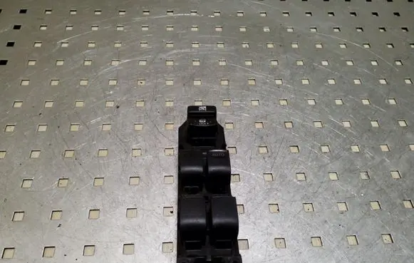 Toyota RAV 4 (XA30) Electric window control switch