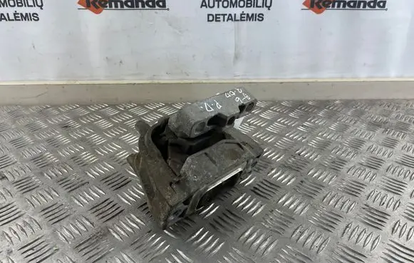 Volkswagen PASSAT B6 Engine mount bracket