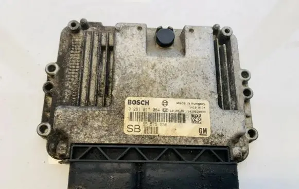 Opel Zafira B Engine control unit/module 0281017064 55575556