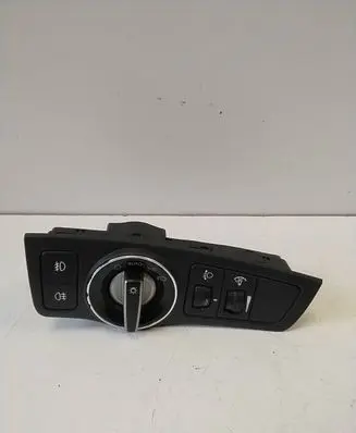 Hyundai i40 Light switch 933003Z100 2012312 39R1021000