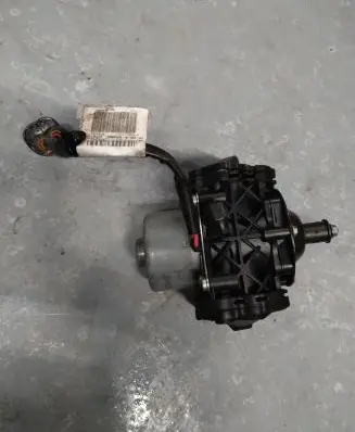 Peugeot 208 Vacuum pump 9835028580