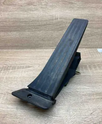 BMW X3 E83 Accelerator throttle pedal 6788632 25916010 WithPlug