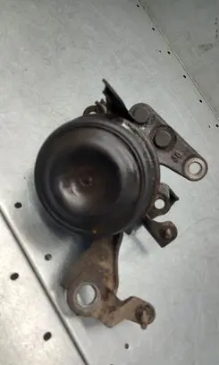 Toyota Avensis Verso Engine mounting bracket