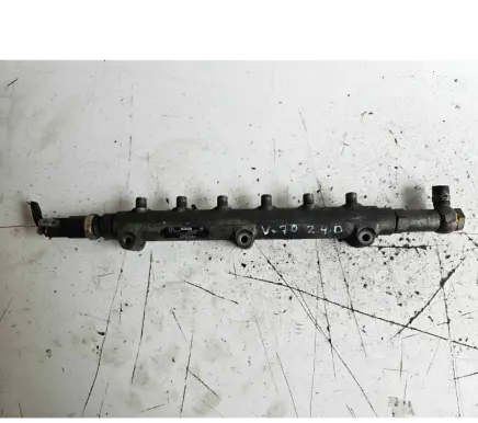 Volvo V70 Fuel main line pipe 8658252 004302 0445215010