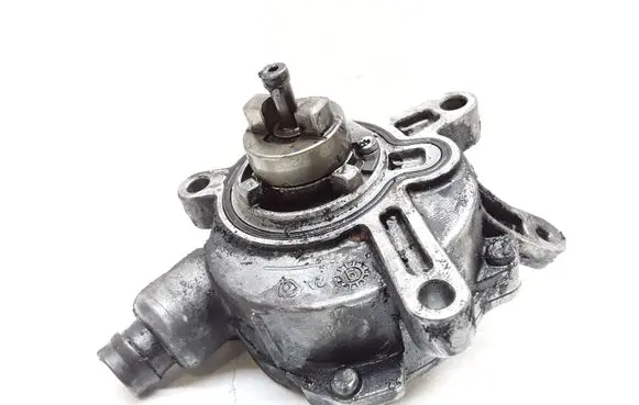 Volvo V70 Vacuum pump 30731825