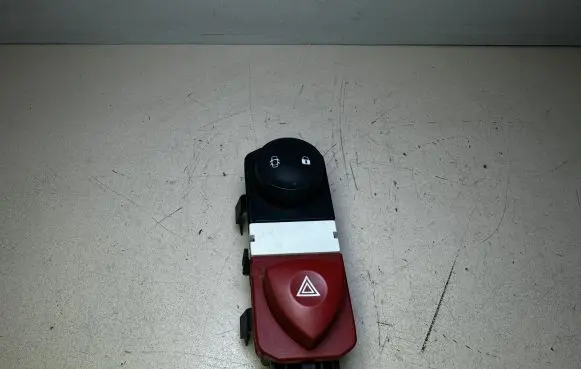 Renault Scenic II - Grand scenic II Hazard light switch 8200095493 8200109723 8200107808