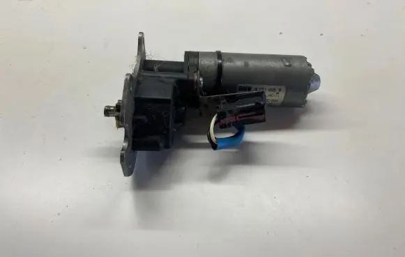 BMW 3 E46 Seat adjustment motor 82514989 124001 00002