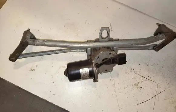 Front wiper linkage