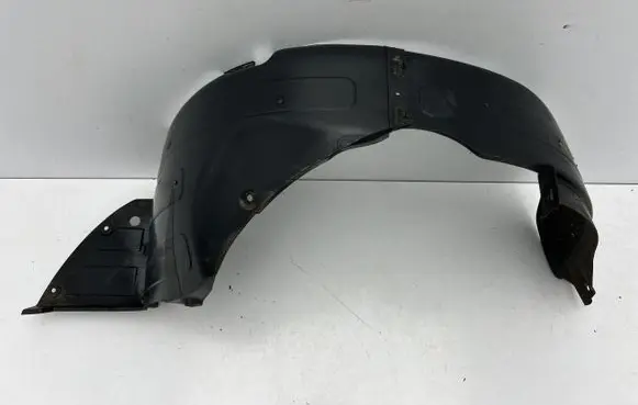 Front wheel arch liner splash guards
