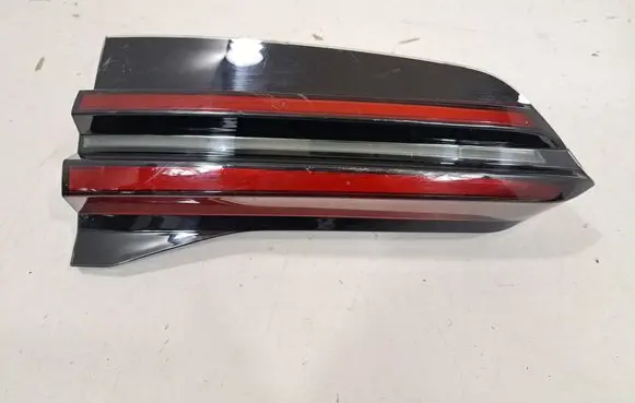 Tailgate rear/tail lights