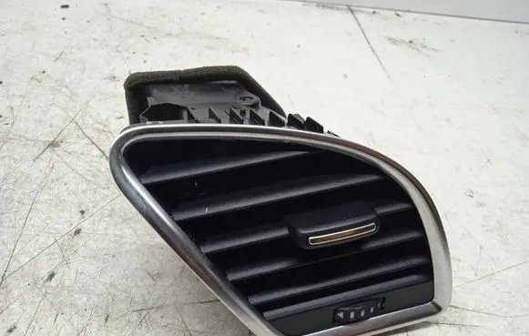 Audi A5 8T 8F Dashboard side air vent grill/cover trim 8T1820902