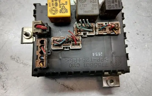 Fiat Punto (176) Fuse box set