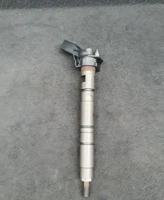 Audi A8 S8 D4 4H Fuel injector 057130277AM