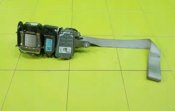 Mercedes-Benz E C207 W207 Front seatbelt 615416500 XP277