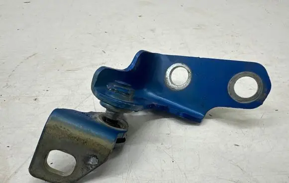 Ford Puma Front door lower hinge 