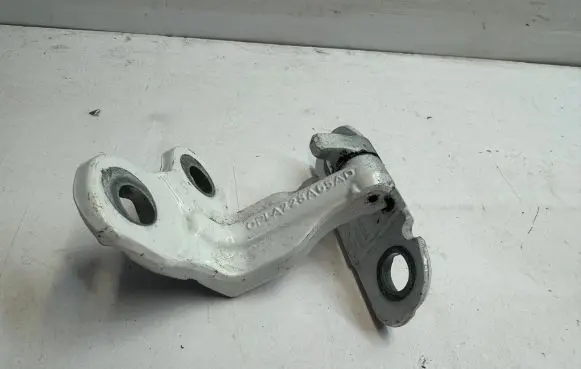 Jaguar F-Pace Front door lower hinge CPLA228A65AD