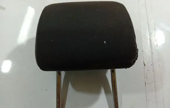 Hyundai i30 Front seat headrest 