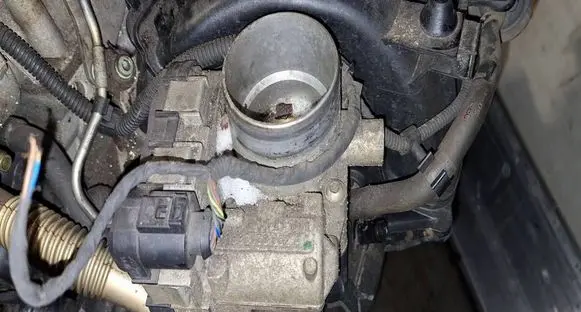 Volkswagen Jetta V Throttle valve 03C133062A