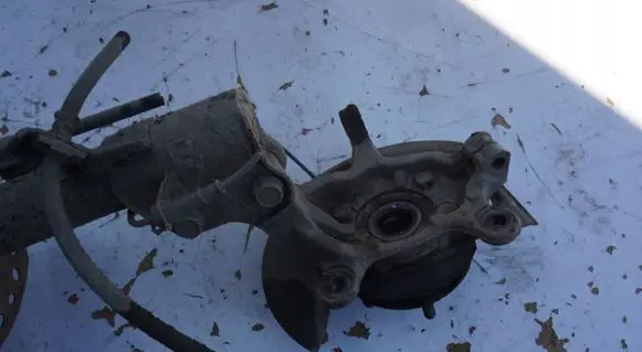 Nissan Juke I F15 Front wheel hub spindle knuckle