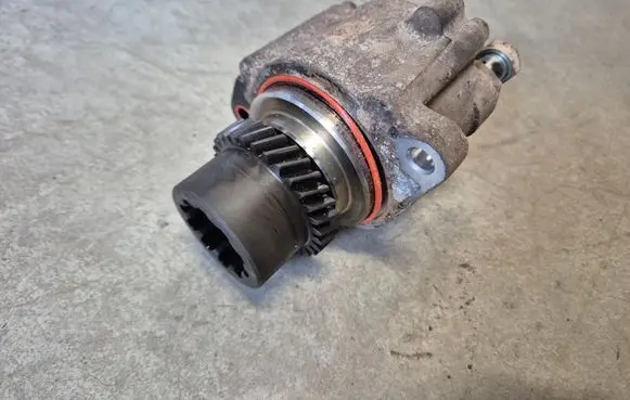 Toyota Hilux (AN10, AN20, AN30) Vacuum pump