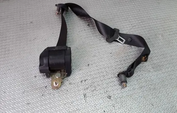 Rear seatbelt