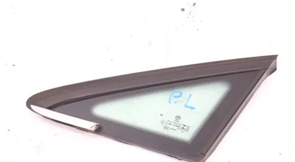 Volkswagen Golf VIII Rear side window 5H0845411J