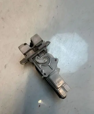 Suzuki Swift I Tailgate/trunk/boot lock/catch/latch 2133211