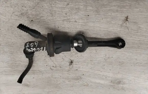 Peugeot 607 Clutch master cylinder