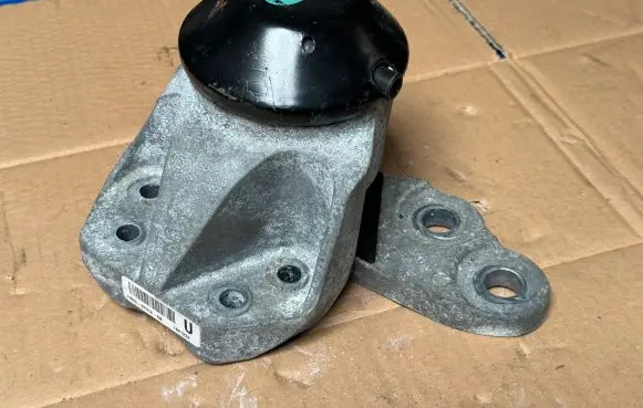 Ford Explorer Engine mount bracket FB536F012 GB536F012