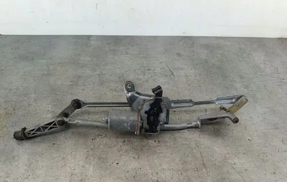Volvo V70 Front wiper linkage 8624239